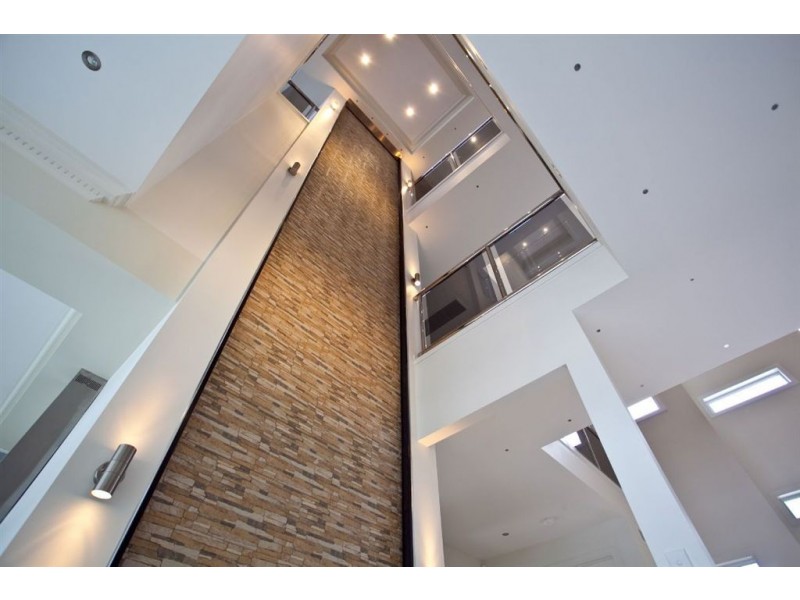 32 Knightsbridge Parade West, Sovereign Islands QLD 4216