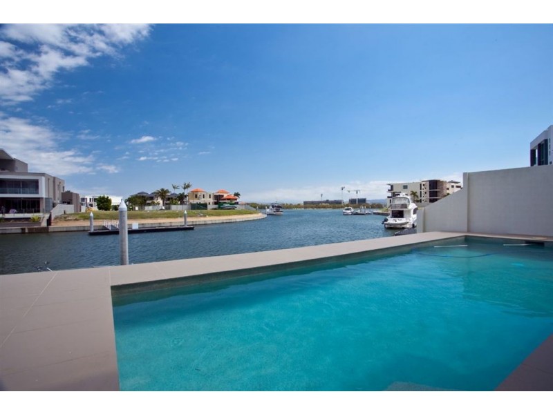 32 Knightsbridge Parade West, Sovereign Islands QLD 4216