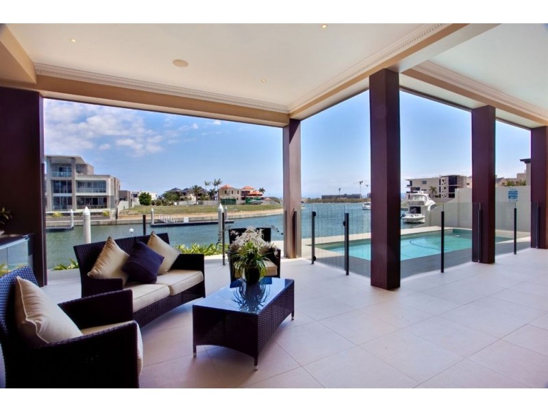 32 Knightsbridge Parade West, Sovereign Islands QLD 4216