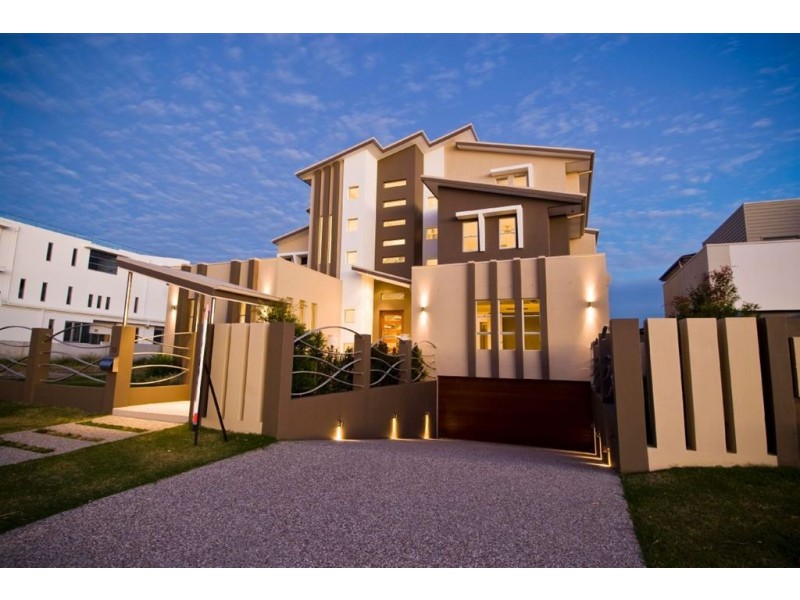 32 Knightsbridge Parade West, Sovereign Islands QLD 4216