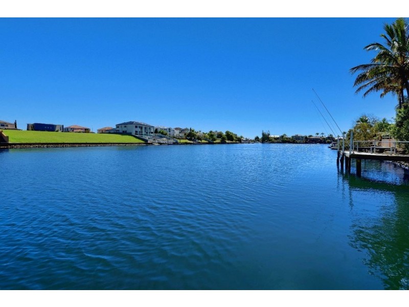 48 River Crescent, Broadbeach Waters QLD 4218
