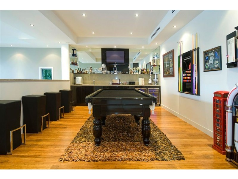 74 Royal Albert Crescent, Sovereign Islands QLD 4216