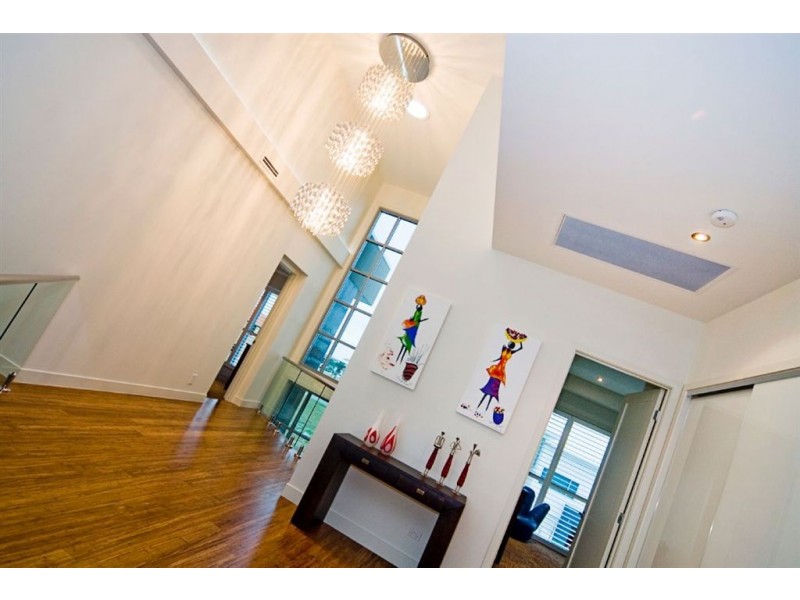 74 Royal Albert Crescent, Sovereign Islands QLD 4216