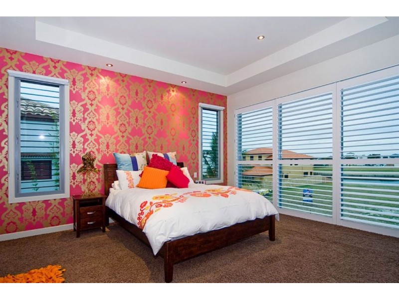 74 Royal Albert Crescent, Sovereign Islands QLD 4216