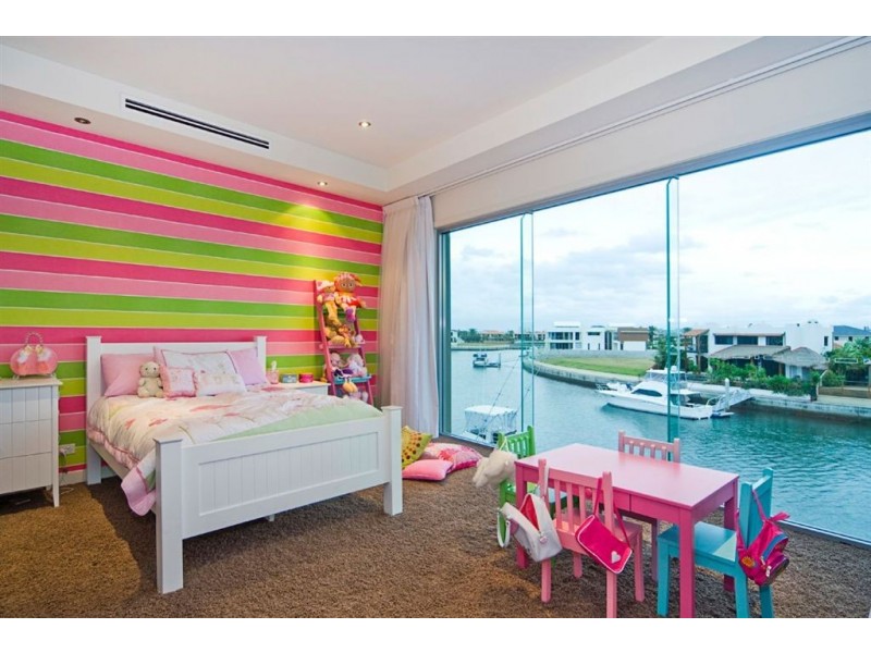 74 Royal Albert Crescent, Sovereign Islands QLD 4216