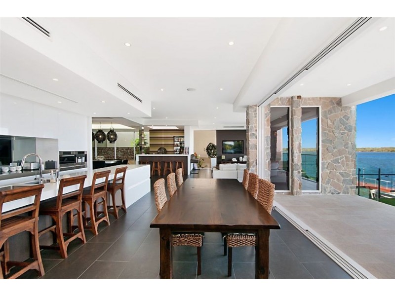 3 Parklane Terrace, Sovereign Islands QLD 4216