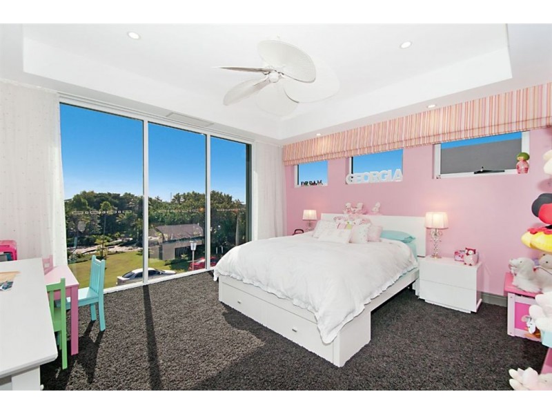 3 Parklane Terrace, Sovereign Islands QLD 4216