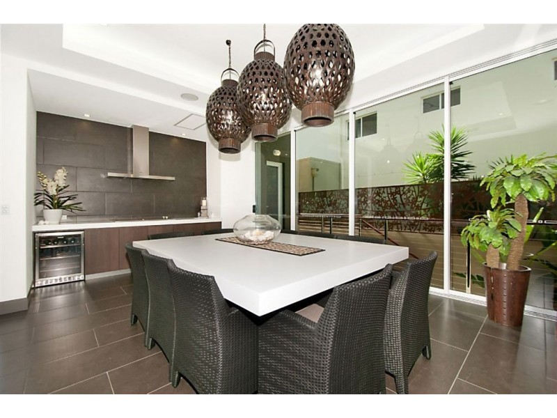 3 Parklane Terrace, Sovereign Islands QLD 4216