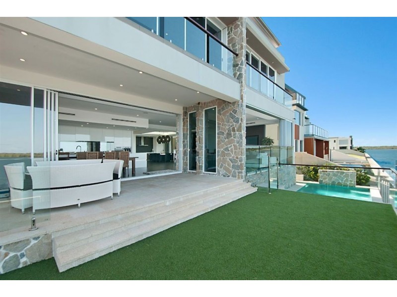 3 Parklane Terrace, Sovereign Islands QLD 4216