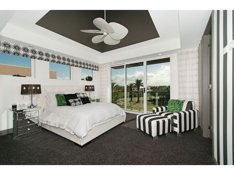 3 Parklane Terrace, Sovereign Islands QLD 4216