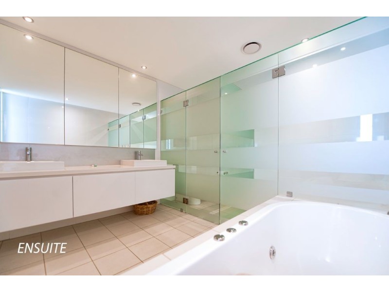 7528 Springfield Drive, Hope Island QLD 4212