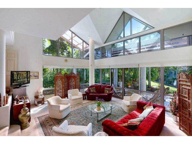 125 Santa Cruz Boulevard, Clear Island Waters QLD 4226