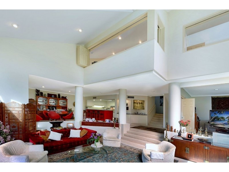 125 Santa Cruz Boulevard, Clear Island Waters QLD 4226