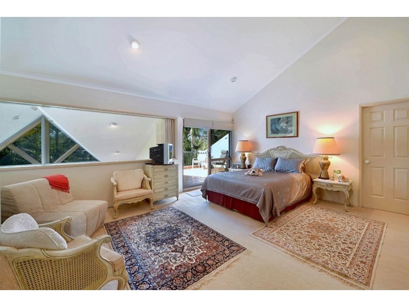 125 Santa Cruz Boulevard, Clear Island Waters QLD 4226