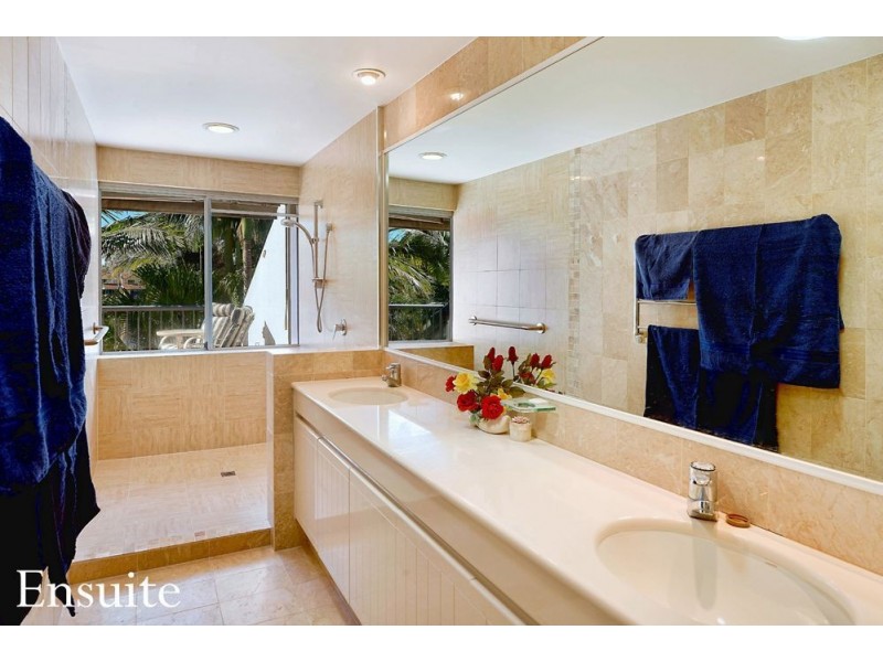 125 Santa Cruz Boulevard, Clear Island Waters QLD 4226