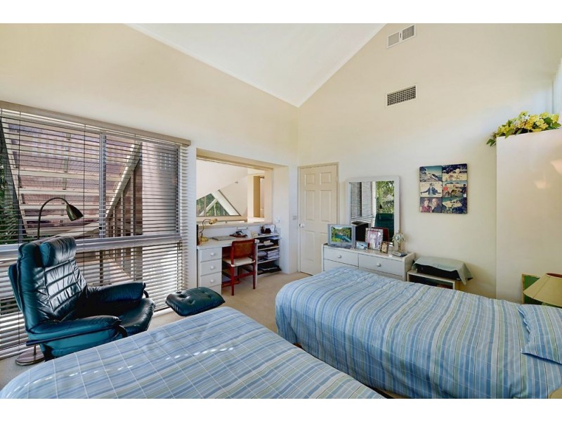 125 Santa Cruz Boulevard, Clear Island Waters QLD 4226