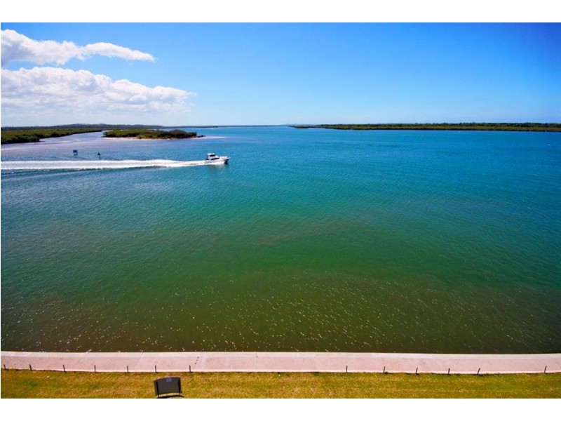 14 Knightsbridge Parade East, Sovereign Islands QLD 4216