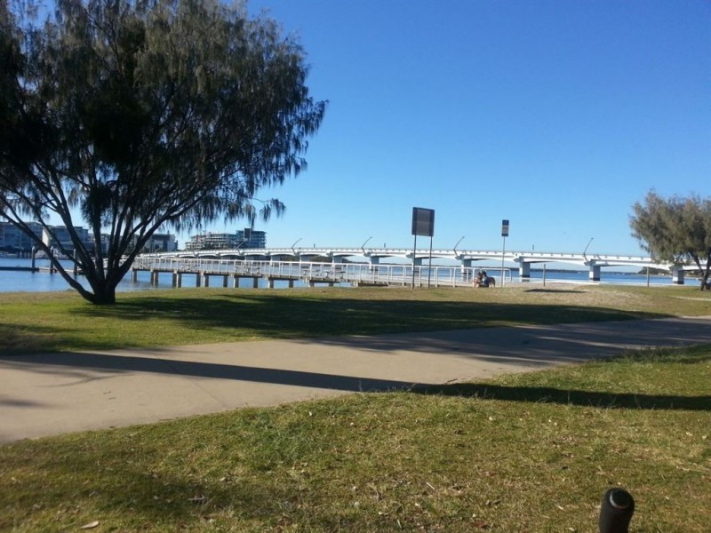 14 Knightsbridge Parade East, Sovereign Islands QLD 4216