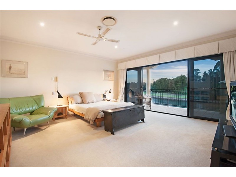 2120 Fernlea Close, Hope Island QLD 4212