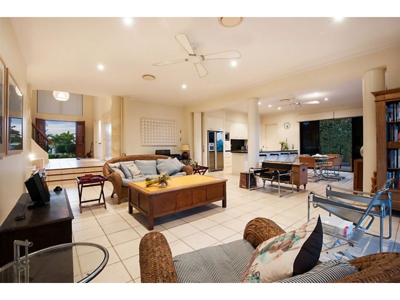 2120 Fernlea Close, Hope Island QLD 4212