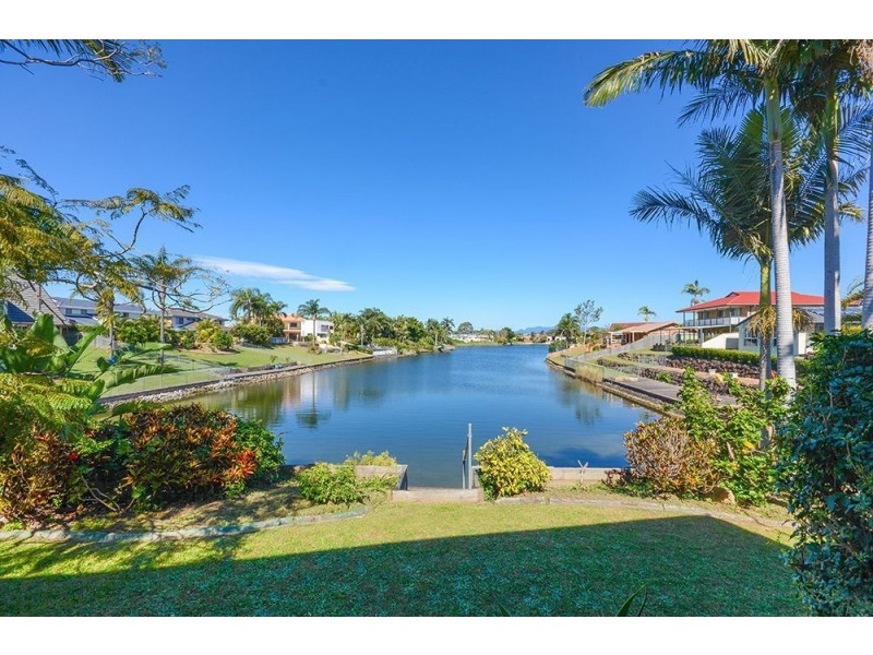 8 Marbella Drive, Benowa Waters QLD 4217