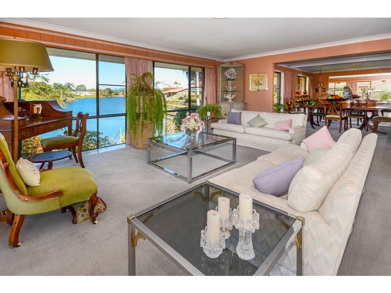 8 Marbella Drive, Benowa Waters QLD 4217