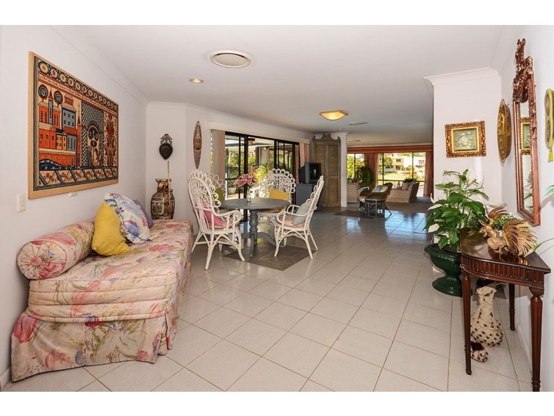 8 Marbella Drive, Benowa Waters QLD 4217