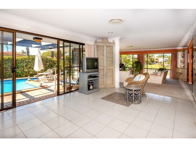 8 Marbella Drive, Benowa Waters QLD 4217