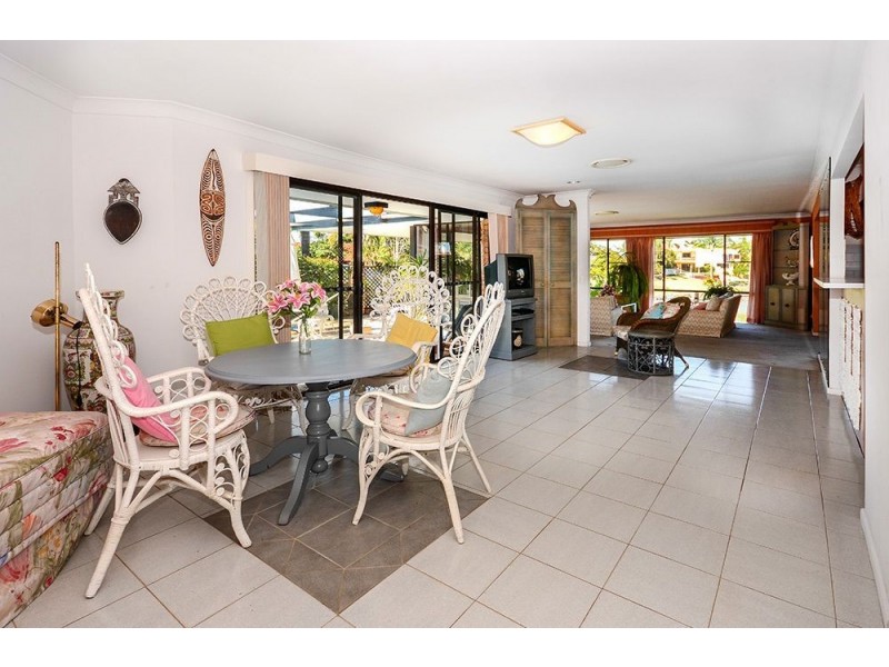 8 Marbella Drive, Benowa Waters QLD 4217