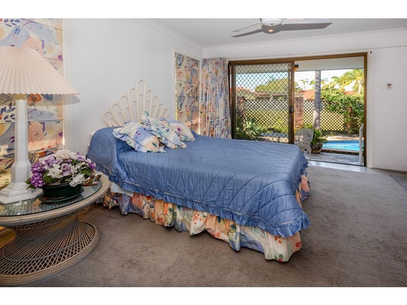 8 Marbella Drive, Benowa Waters QLD 4217