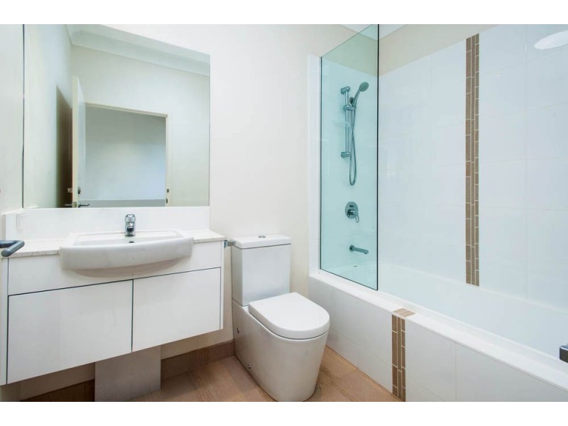 2/10 Compass Drive, Biggera Waters QLD 4216