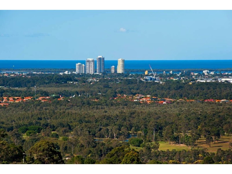 18 Zenith Crescent, Pacific Pines QLD 4211