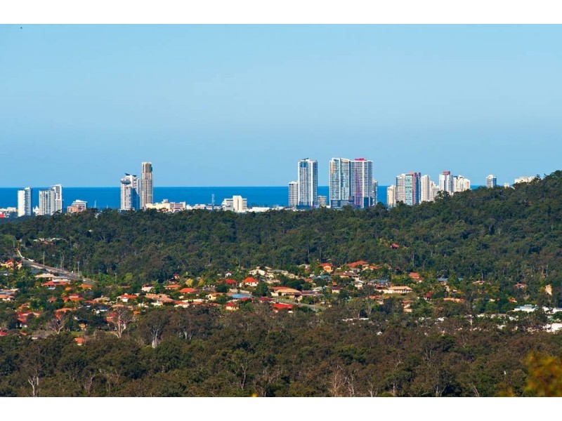 18 Zenith Crescent, Pacific Pines QLD 4211