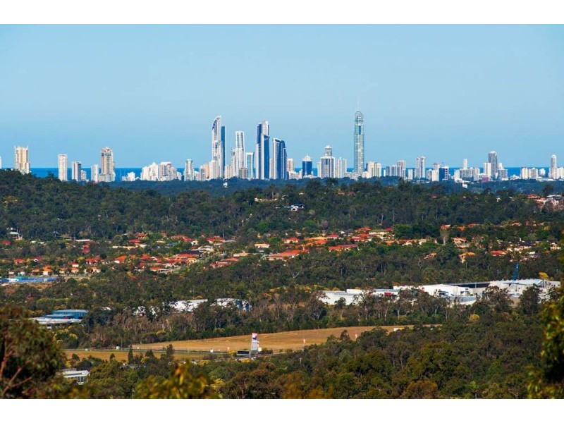 18 Zenith Crescent, Pacific Pines QLD 4211