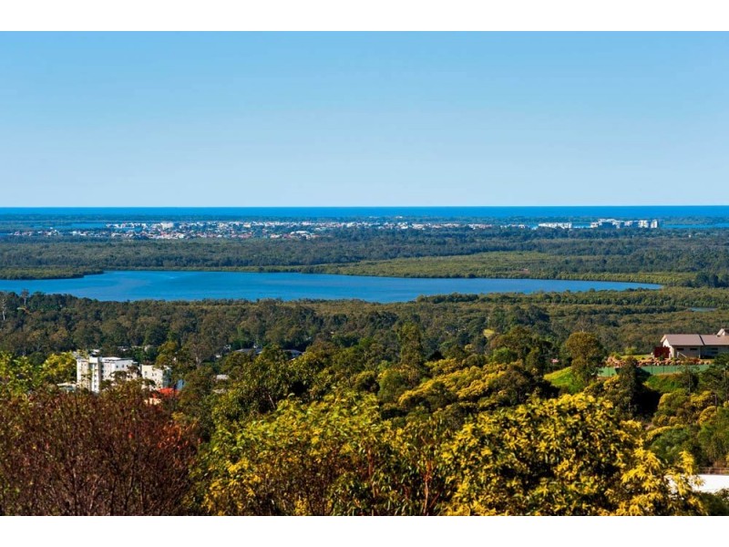 18 Zenith Crescent, Pacific Pines QLD 4211