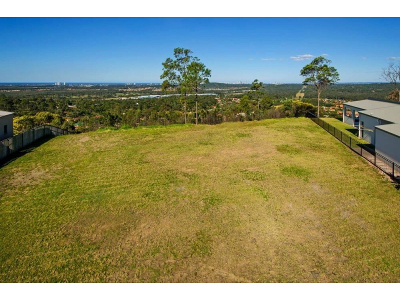 18 Zenith Crescent, Pacific Pines QLD 4211