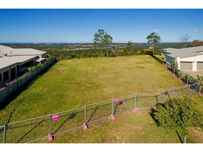 18 Zenith Crescent, Pacific Pines QLD 4211