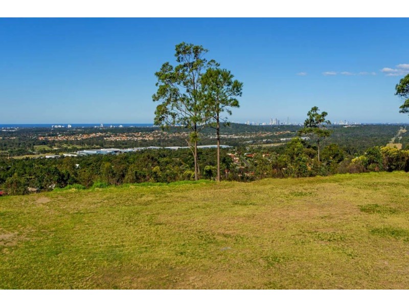 18 Zenith Crescent, Pacific Pines QLD 4211