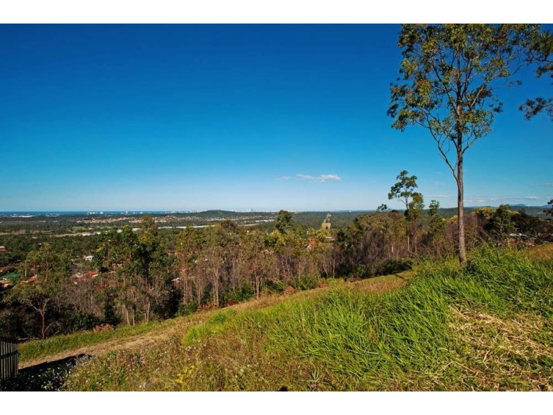 18 Zenith Crescent, Pacific Pines QLD 4211