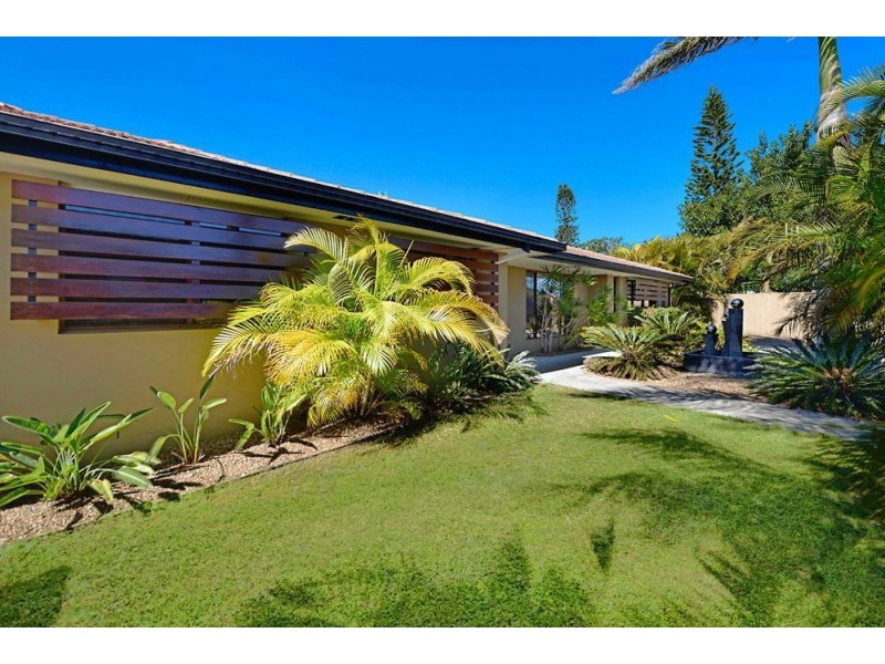 254 Rio Vista Boulevard, Mermaid Waters QLD 4218