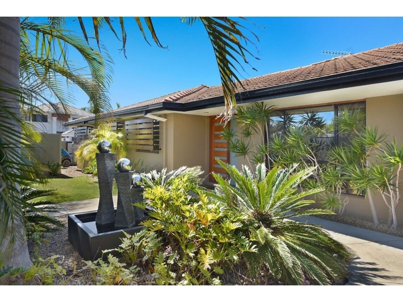 254 Rio Vista Boulevard, Mermaid Waters QLD 4218