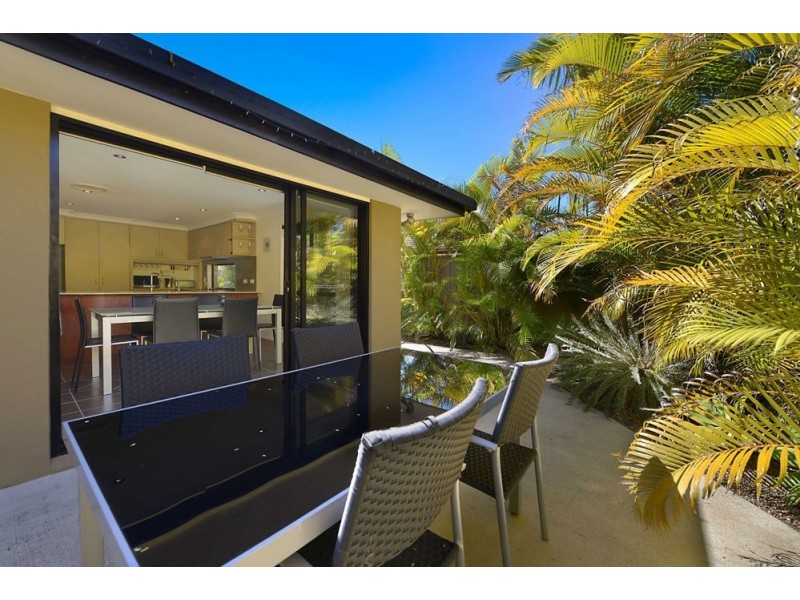 254 Rio Vista Boulevard, Mermaid Waters QLD 4218
