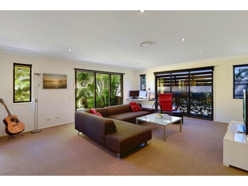 254 Rio Vista Boulevard, Mermaid Waters QLD 4218