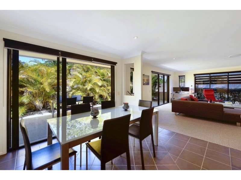 254 Rio Vista Boulevard, Mermaid Waters QLD 4218