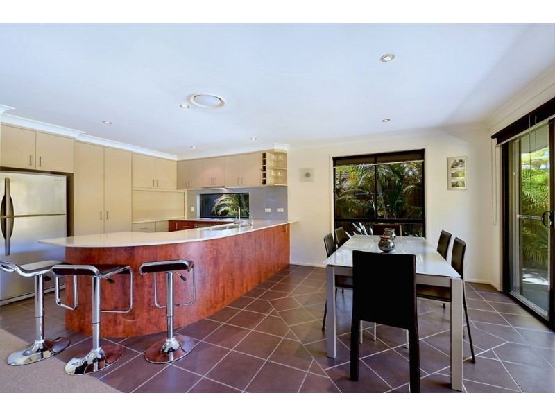 254 Rio Vista Boulevard, Mermaid Waters QLD 4218