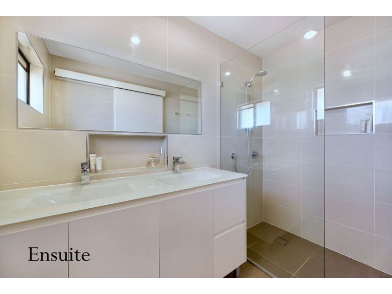 254 Rio Vista Boulevard, Mermaid Waters QLD 4218