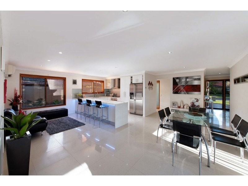 8 Gladiolus Court, Hollywell QLD 4216