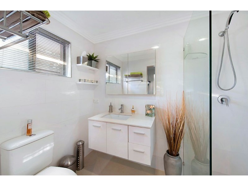 8 Gladiolus Court, Hollywell QLD 4216