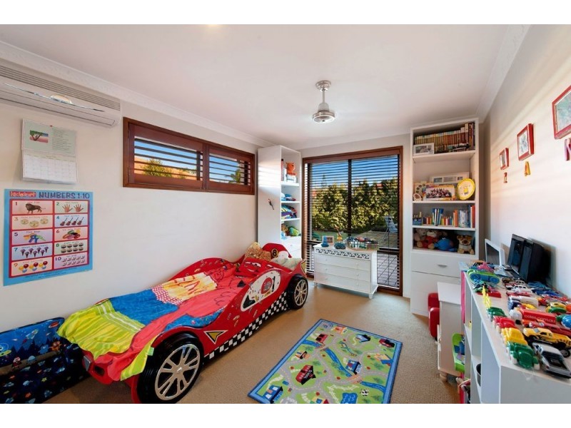 8 Gladiolus Court, Hollywell QLD 4216