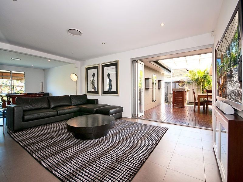 14 Wayfarer Avenue, Mermaid Waters QLD 4218